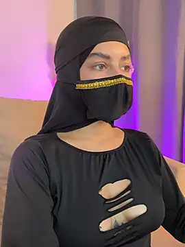 shaima   online show from 04/22/26, 07:48