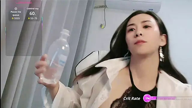 Snapshot of judyli chatting on 11/08/25, 12:00 judyli online show from 11/08/25, 12:00