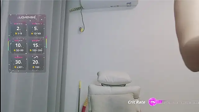 Snapshot of judyli chatting on 12/14/25, 12:32 judyli online show from 12/14/25, 12:32