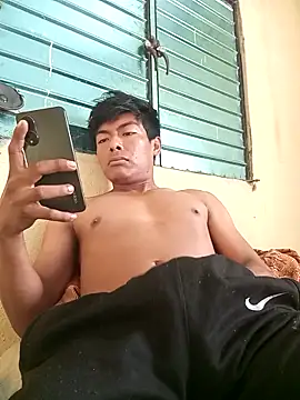 GuzzMiranda18 online show from 12/20/25, 04:47