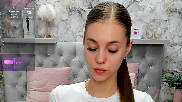 Snapshot of CandysSweet chatting on 11/18/25, 01:11 CandysSweet online show from 11/18/25, 01:11