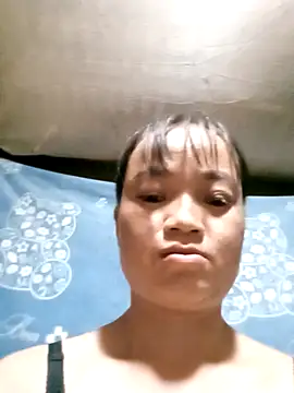 Snapshot of Noelle-e chatting on 10/26/25, 03:45 Noelle-e online show from 10/26/25, 03:45