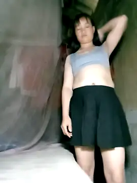 Snapshot of Noelle-e chatting on 10/31/25, 07:42 Noelle-e online show from 10/31/25, 07:42