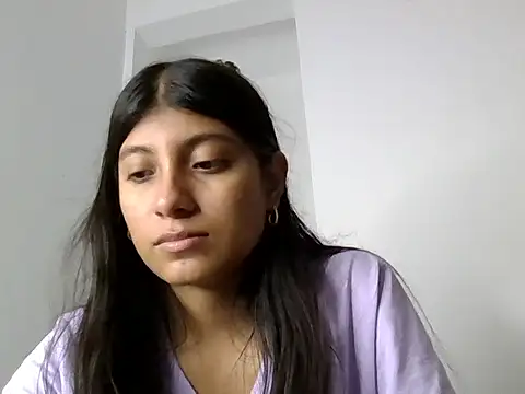 YeseniaRodriguez3 online show from 02/12/26, 08:37