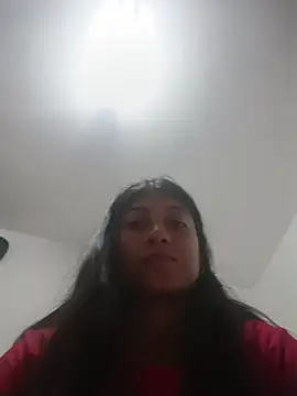 YeseniaRodriguez3 online show from 04/15/26, 01:34