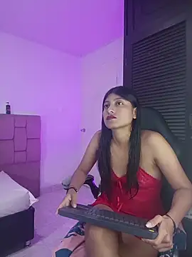 YeseniaRodriguez3 online show from 04/21/26, 12:33