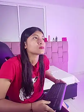 Snapshot of YeseniaRodriguez3 chatting on 05/03/26, 12:33 YeseniaRodriguez3 online show from 05/03/26, 12:33