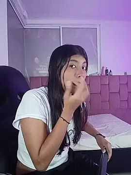 Snapshot of YeseniaRodriguez3 chatting on 05/05/26, 12:35 YeseniaRodriguez3 online show from 05/05/26, 12:35