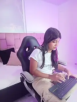 Snapshot of YeseniaRodriguez3 chatting on 05/12/26, 07:33 YeseniaRodriguez3 online show from 05/12/26, 07:33