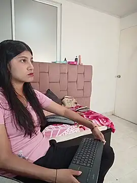 Snapshot of YeseniaRodriguez3 chatting on 05/19/26, 11:49 YeseniaRodriguez3 online show from 05/19/26, 11:49