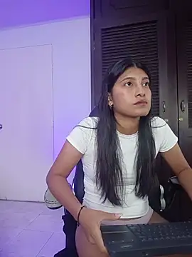 Snapshot of YeseniaRodriguez3 chatting on 05/29/26, 12:36 YeseniaRodriguez3 online show from 05/29/26, 12:36