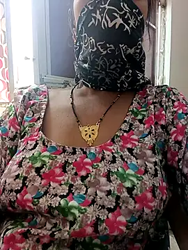 Snapshot of Janvi_kapor chatting on 10/28/25, 08:07 Janvi kapor online show from 10/28/25, 08:07