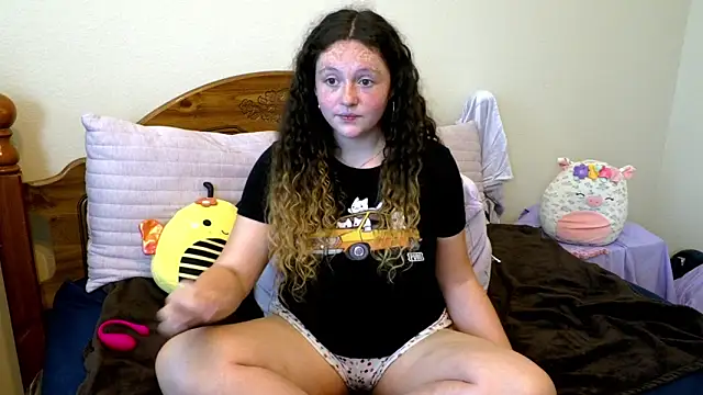 sugasunny04 online show from 04/21/26, 07:39