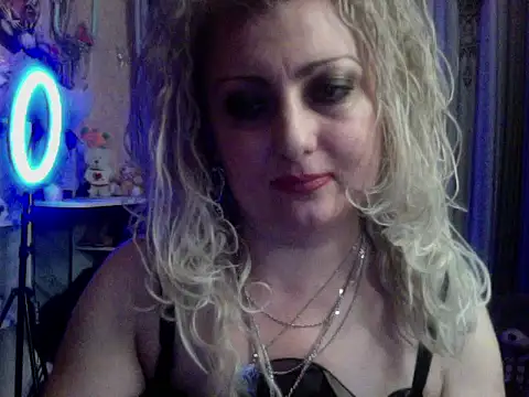 xHot Amazonq online show from 10/26/25, 06:14