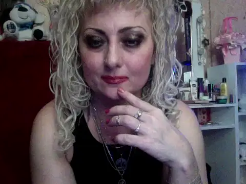 xHot Amazonq online show from 11/03/25, 09:59