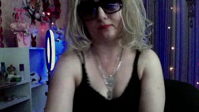 xHot Amazonq online show from 03/28/26, 06:29