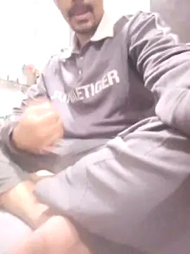 bigblackcock0111 online show from 04/19/26, 12:48