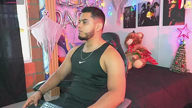 Tiler wolker online show from 12/14/25, 08:24