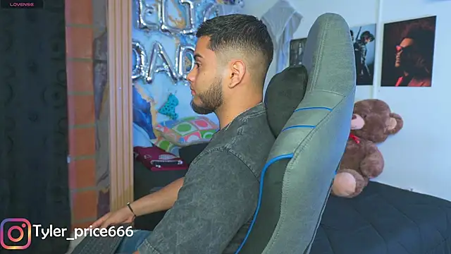 Tiler wolker online show from 01/09/26, 02:14