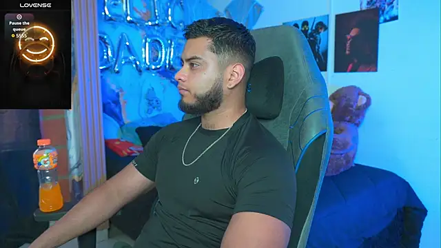 Tiler wolker online show from 04/03/26, 08:51