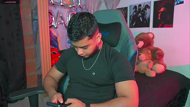 Tiler wolker online show from 04/22/26, 12:57