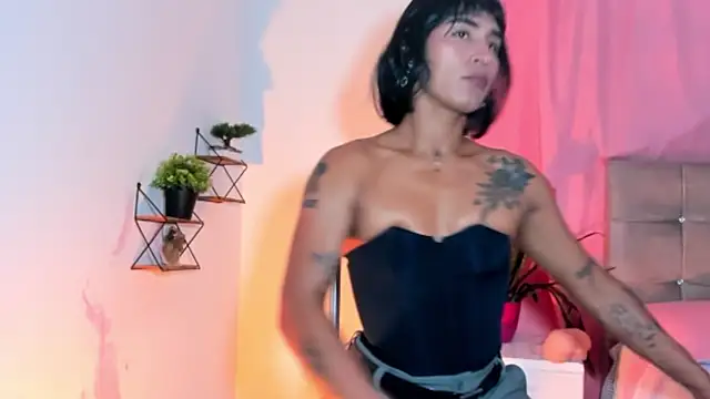 nahomi28  online show from 10/31/25, 03:13