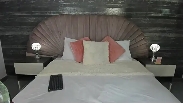 Nayla Monroee online show from 04/15/26, 09:15