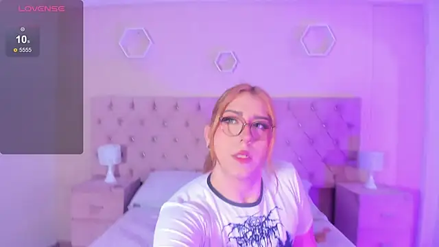 Snapshot of JanneBlossom_ chatting on 11/12/25, 09:03 JanneBlossom online show from 11/12/25, 09:03