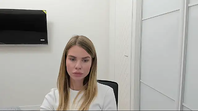 Snapshot of LinaBey chatting on 10/26/25, 04:13 LinaBey online show from 10/26/25, 04:13