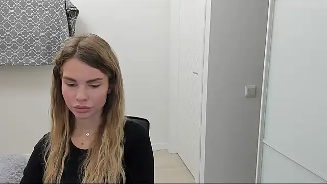 LinaBey online show from 11/17/25, 08:42