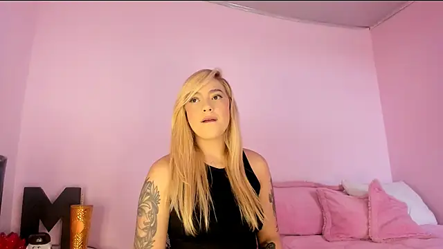 Snapshot of sylvanaLayton chatting on 11/26/25, 03:46 sylvanaLayton online show from 11/26/25, 03:46