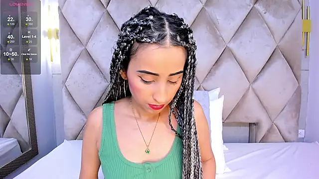 violett rabbit  online show from 11/28/25, 08:22