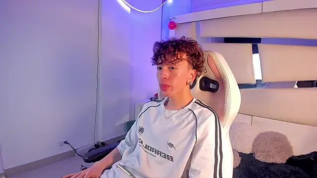 Snapshot of Genesis_ask chatting on 01/15/26, 04:06 Genesis ask online show from 01/15/26, 04:06