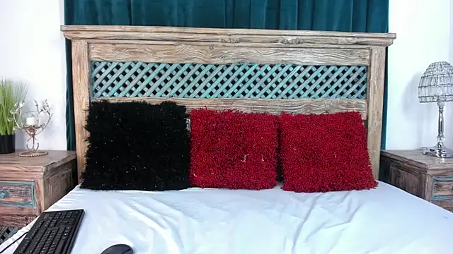 Cassandra Armani online show from 02/25/26, 01:59