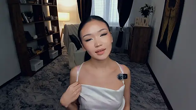 Snapshot of OnieClose chatting on 11/15/25, 08:11 OnieClose online show from 11/15/25, 08:11