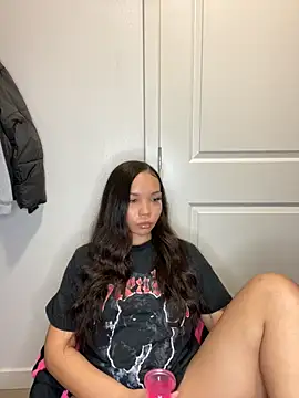 nikkiloveee online show from 11/26/25, 06:14