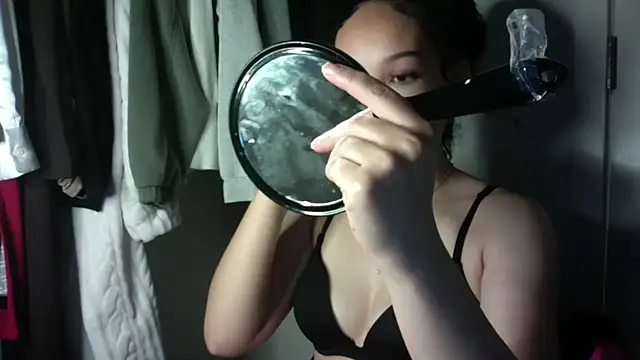 nikkiloveee online show from 12/15/25, 05:55