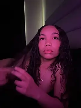 nikkiloveee online show from 02/05/26, 09:41