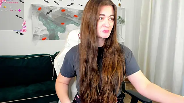 Snapshot of LiyaDaily chatting on 10/30/25, 01:51 LiyaDaily online show from 10/30/25, 01:51