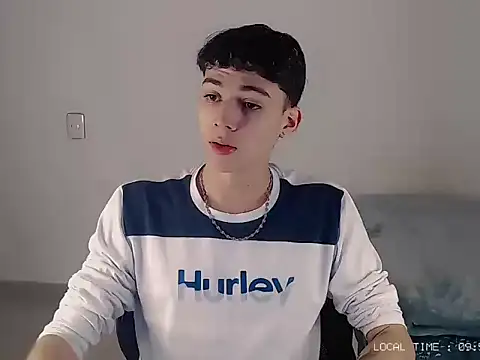 Sett 01 online show from 11/05/25, 02:55