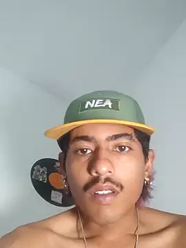 SkinniYamo online show from 10/27/25, 01:15