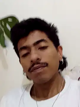 SkinniYamo online show from 04/20/26, 04:26