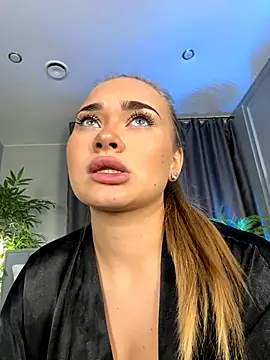 Snapshot of MilaRaven chatting on 11/30/25, 07:01 MilaRaven online show from 11/30/25, 07:01