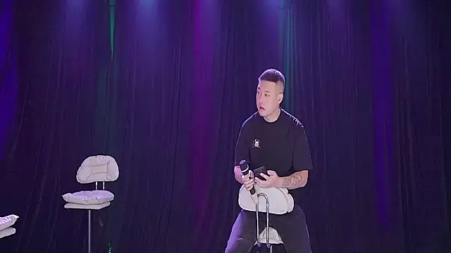 Snapshot of forever_003 chatting on 10/31/25, 11:22 forever 003 online show from 10/31/25, 11:22