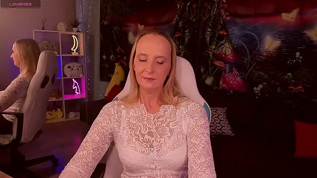 ScarlettPalmer online show from 12/21/25, 10:22