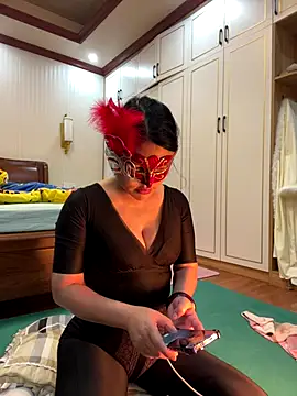 Snapshot of Qt889999 chatting on 11/11/25, 01:55 Qt889999 online show from 11/11/25, 01:55