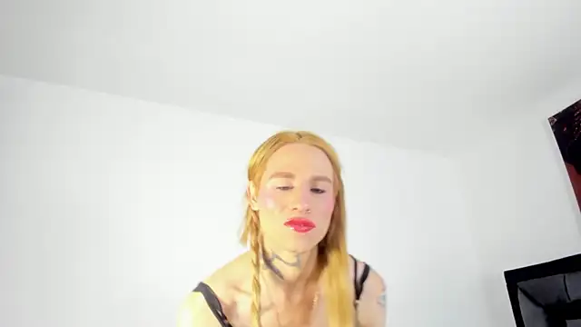 Snapshot of natacha_ferrer1 chatting on 11/23/25, 12:05 natacha ferrer1 online show from 11/23/25, 12:05