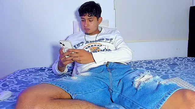 Snapshot of Dominic_King chatting on 12/01/25, 01:43 Dominic King online show from 12/01/25, 01:43