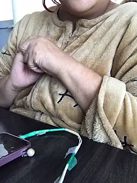 Snapshot of Evil_kitty6 chatting on 11/11/25, 04:07 Evil kitty6 online show from 11/11/25, 04:07