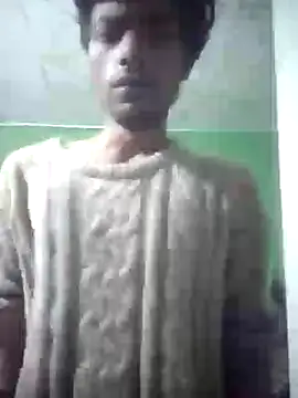 Snapshot of Luckysucks chatting on 11/02/25, 03:03 Luckysucks online show from 11/02/25, 03:03